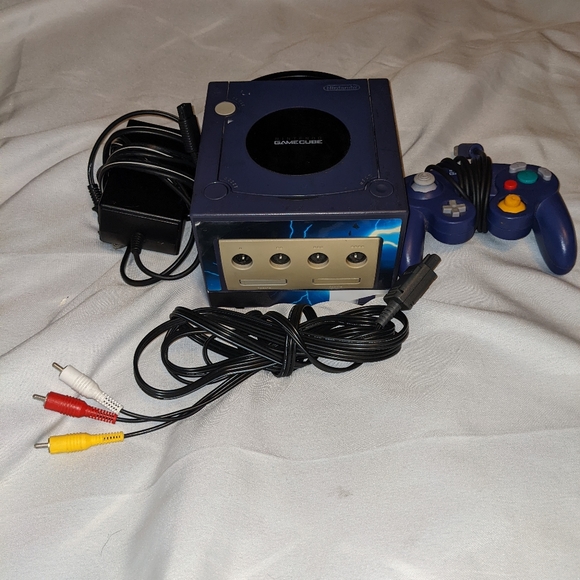 Game Cube w/controller and necessary cord